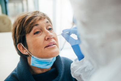 Mehr als 300 Corona-Antigen-Schnelltests sind zugelassen. Der Anwendungstest einer Stichprobe von "Der Hausarzt" zeigt: Trotz ihrer prinzipiellen Ähnlichkeit sind in der Anwendung mitunter bedeutende Unterschiede zu beachten.