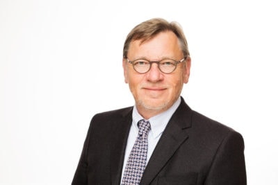 Am 18. Dezember wird der Gesundheitsausschuss das umstrittene Fairer-Kassenwettbewerb-Gesetz (FKG) diskutieren. Hausärzte-Chef Ulrich Weigeldt warnt im Vorfeld vor drastischen Folgen für Hausärzte, sollte der Gesetzentwurf in vorliegender Form beschlossen werden.