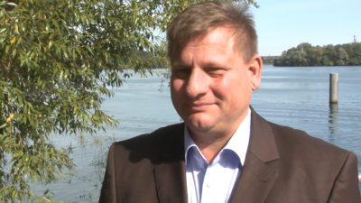 Bei Diabetikern treten weniger schwere Komplikationen auf, wenn sie an der Hausarztzentrierten Versorgung (HZV) teilnehmen. Weitere positive Fakten aus dem neuen Gutachten, beleuchtet Eberhard Mehl vom Deutschen Hausärzteverband. Womöglich könnten Patienten bald auch finanziell profitieren.