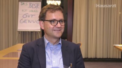 Nicht jeder Patient mit psychischen Problemen muss gleich zum Facharzt, sagt Psychiater Prof. Klaus Lieb. Gerade Hausärzte seien entscheidend, um frühe Chronifizierungen zu vermeiden.