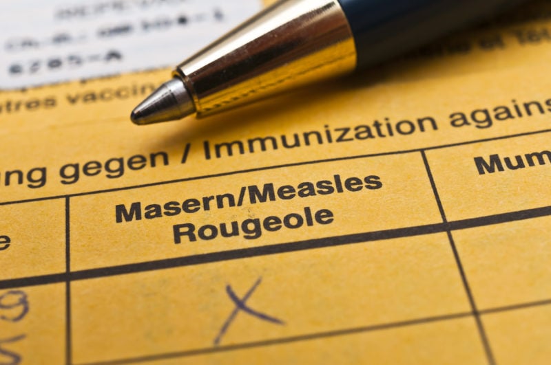 "Für große Teile der Welt läuten die Alarmglocken", so Prof. Kate O'Brien, Direktorin der WHO-Impfabteilung. Denn: Auch viele Industrieländer kämpfen immer wieder mit Masern-Ausbrüchen. Erst kürzlich hat Kanada seinen Status als masernfreies Land aufgrund eines großen Ausbruchs verloren. Ausbrüche gab es 2024 aber auch in vielen anderen Ländern.