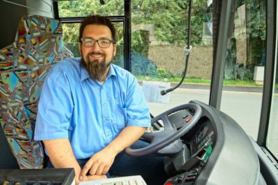 Die neue Leitlinie "Diabetes und Straßenverkehr" warnt Ärzte davor, bei Diabetikern voreilig auf eine Fahruntauglichkeit zu schließen. Es komme auf die Therapie und das Hypoglykämierisiko an. Zudem soll die Leitlinie Ärzten rechtliche Sicherheit geben.