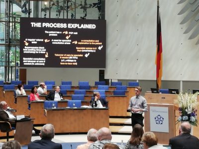 Beim 2. Internationalen Hausärztetag in Bonn treffen rund 120 Delegierte auf internationale Kollegen. Der gemeinsame Blick in andere Länder zeigt: Viele Sorgen teilt man – doch über einige Unterschiede können hiesige Hausärzte nur staunen. 