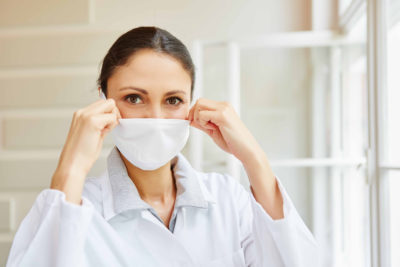 In Arztpraxen steht meist die Gesundheit der Patienten im Fokus, die Gefährdungsbeurteilung lenkt den Blick auf die Mitarbeiter. Ein Leitfaden zeigt, wie Sie in sechs Schritten Schwachstellen in Ihrer Praxis erkennen.