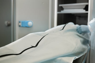 Die Expertenkommission rät in Mecklenburg-Vorpommern zu einer Honorarreform. Die Krankenkassen sollten künftig einerseits die Kosten für die Leichenschau tragen, sowie den Honorarsatz anheben.