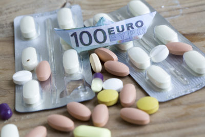 Die Kosten für den Gesundheitssektor klettern binnen Jahresfrist um 3,1 Prozent nach oben. Die Ausgaben im Pflegebereich steigen um mehr als 26 Prozent. Dabei spart der Staat Milliarden.