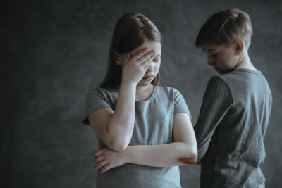 Erpressung mit freizügigen Fotos oder anzügliche Bemerkungen: Kinder sind im Internet vielen Gefahren sexueller Gewalt ausgesetzt. Doch Opfer trauen sich oft nicht, darüber zu sprechen. Ärzte könnten die Schweigespirale brechen, sagen Fachleute.