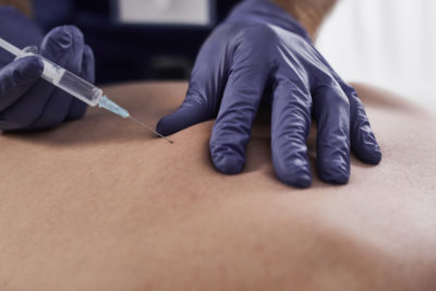 Zwei Spritzen wegen akuter Rückenschmerzen hatten für einen Patienten letztlich tödliche Folgen. 