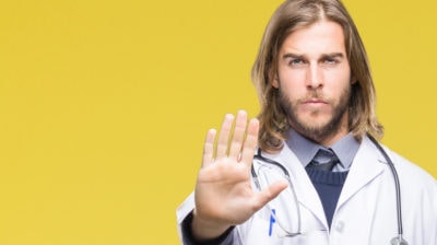 Die Krankenkassen kämpfen mit allen Mitteln um Zuteilungen aus dem Gesundheitsfonds. Hausärzte-Chef Ulrich Weigeldt wehrt sich dagegen, dass sie die Ärzte in Ihre Kampagne mit einbeziehen.