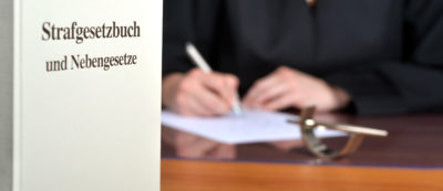 Tag zwei der Karlsruher Verhandlung zeigt überdeutlich: Der Senat sieht den neuen Paragrafen 217 im Strafgesetzbuch sehr kritisch.