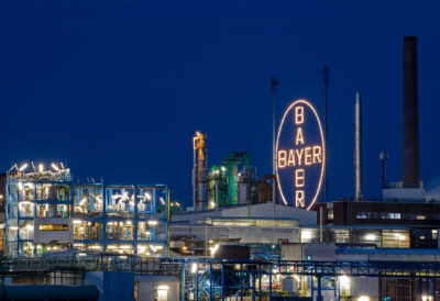 Eine weitere Studie bescheinigt dem Krebsmittel Larotrectinib des Bayer-Konzerns klinische Wirksamkeit. Die Zulassung für die Behandlung in Deutschland ist nach Angaben des Konzerns auf dem Weg.