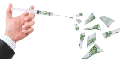 Die Krankenkassen klagen über steigende Kosten in Milliardenhöhe. Die Politik erschaffe bürokratische Monster ohne Mehrwert für die Patienten und verteile finanzielle "Beruhigungspillen", um für deren Akzeptanz zu werben.