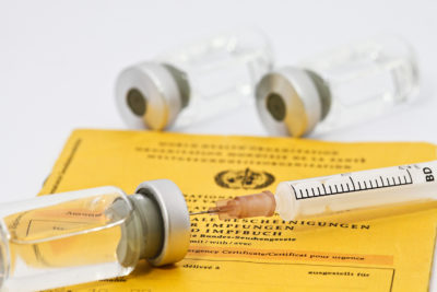 Aufgrund der weltweit starken Ausbreitung von hochpathogenen H5Nx-Viren empfiehlt die STIKO die jährliche Influenzaimpfungen jetzt auch für Menschen, die beruflich oder privat bedingt ein höheres Infektionsrisiko mit tierpathogenen Influenzaviren haben. Anpassungen gibt es zudem bei der Mpox-Impfung und -Prophylaxe.