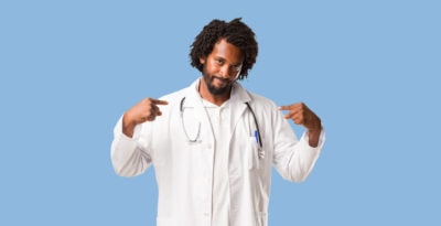 Das Vertrauen in die Fähigkeiten und Fertigkeiten von Medizinern ist besonders auf dem afrikanischen Kontinent kaum vorhanden. Das liegt an der Distanz zur Wissenschaft und sozialer Ferne.