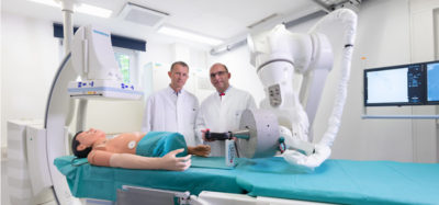 Am Universitätsklinikum Erlangen ist ein neuer Roboter entwickelt worden, der Medikamente präzise ans Ziel leitet. Die Entwickler hoffen, damit die Krebstherapie effizienter gestalten zu können.