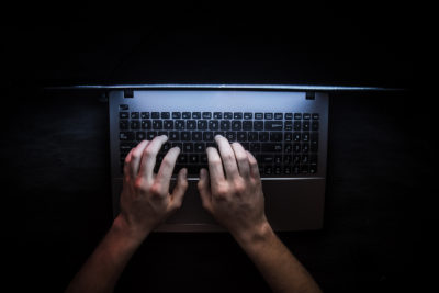 Die nächste TI-Panne wird publik: Aufgrund einer Sicherheitslücke dürfen sich Versicherte beim Anlegen ihrer elektronischen Patientenakte nicht mehr per Video-Ident-Verfahren ausweisen. Indirekt könnte sich das auch in der Praxis bemerkbar machen.