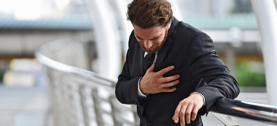 Nicht immer sind erbliche Faktoren ursächlich für koronare Erkrankungen. Auch psychische Belastungen können Herzerkrankungen hervorrufen. Hausärzte sollten dann besondere Aufmerksamkeit walten lassen