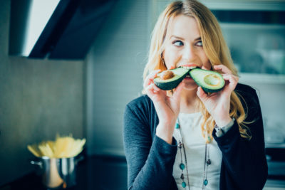 Die Deutsche Diabetes Gesellschaft (DDG) weist auf die Gefahren einer "Low Carb"-Diät bei Patienten mit Diabetes hin und empfiehlt eine individuelle Ernährungsberatung. 