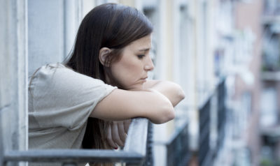 Laut EU-Gesundheitsbefragung kommt depressive Symptomatik unter den Befragten in Deutschland deutlich häufiger vor als im EU-Durchschnitt. Welche Faktoren dieses Ergebnis möglicherweise beeinflusst haben.