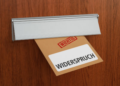 TI-Verweigerer, die Honorarkürzungen erhalten, können innerhalb eines Monats Widerspruch einlegen. Die Hausärzteverbände in Niedersachsen stellen dafür einen Musterwiderspruch zur Verfügung. 