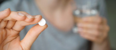 Wie viele Patienten nach dem Absetzen von Antidepressiva unter Absetz- beziehungsweise Entzugssymptomen wie Schwindel, Übelkeit oder Schlafstörungen leiden, hat erstmals ein deutsches Forschungsteam in einer Metaanalyse untersucht. Das Studienteam kam zu dem Ergebnis: Nur wenige sind betroffen. Doch es gibt auch Kritik.