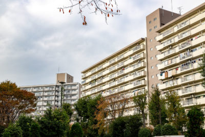 Die lokalen Ausbrüche der Corona-Pandemie bedeuten keine zweite Welle, betont das Robert Koch-Institut (RKI) aktuell. Vielmehr lasse sich diese mit den vorliegenden Mitteln verhindern - auch ohne den erwarteten Impfstoff.