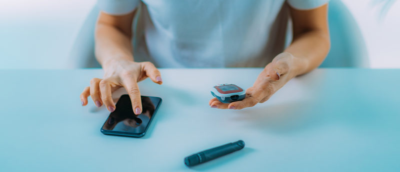 Personen mit einem Typ-2-Diabetes (T2D) tragen ein gesteigertes Risiko für Folgeerkrankungen von Herz und Nieren. Hausärztinnen und Hausärzten kommt dabei eine zentrale Bedeutung zu: Als erste Anlaufstelle für Menschen mit T2D sind sie optimal positioniert, um eine leitliniengerechte Therapie zu ermöglichen. 