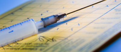Im Jahr 2016 hat die Ständige Impfkommission am Robert-Koch-Institut (STIKO) die Empfehlung für Pneumokokken-Impfungen bei Erwachsenen aktualisiert. Die überraschende Neuerung: Polysaccharide-Vakzine gelten wieder als Standardimpfung für ältere Patienten.