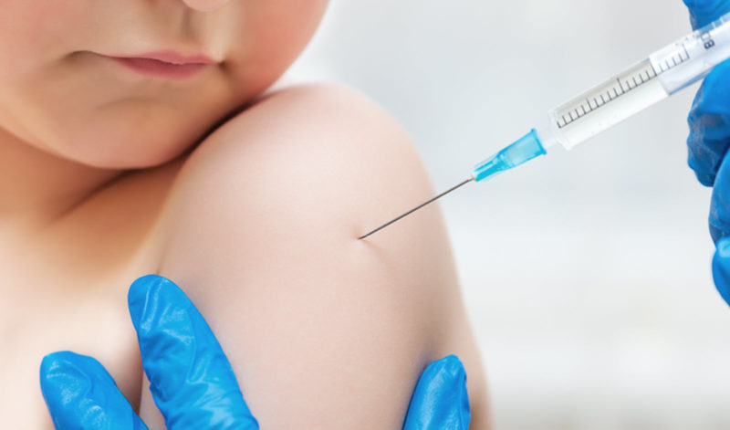 Kindern mit einer chronischen Herz-Kreislauf-Erkrankung oder Diabetes wird eine Impfung gegen Grippe empfohlen. Doch die wenigsten Eltern nehmen das Angebot wahr, zeigt eine Analyse von Abrechnungsdaten der Kassenärztlichen Vereinigungen.