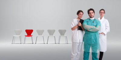 Angesichts überlaufener Praxen und knapper Ressourcen werden Hausärzte kreativ: 9 Tipps, wie Kollegen jetzt den Alltag meistern. PLUS: Zwei neue Praxishilfen zum ambulanten Management besonders gefährdeter Patienten.