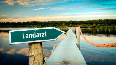 Dass die ärztliche Versorgung auf dem Land ein Problem ist, darüber herrscht Bundesland übergreifend Einigkeit. Als siebtes Land hat nun auch Mecklenburg-Vorpommern eine Landarztquote eingeführt.