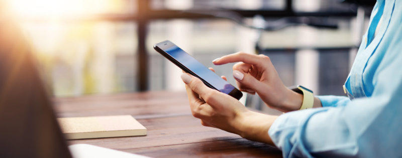 Kennen Sie die schon? Wir stellen Ihnen praktische Apps für den Berufsalltag vor. Dieses Mal: Eine App zur Erfassung der eigenen Trinkgewohnheiten und eine App, mit der man einiges über die menschliche Anatomie lernen kann.