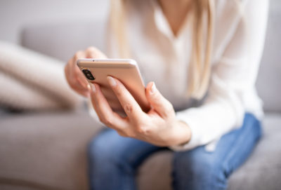 Während die neue Corona-Warn-App für Hausärzte allerhand Fragen aufwirft, loben Politiker und Entwickler das "kontinuierlich lernende System". Die Fehlerquote von 20 Prozent soll weiter sinken, Datenschutz ist stets oberstes Gebot. Plus: Die 5 wichtigsten technischen Fragen und Antworten.