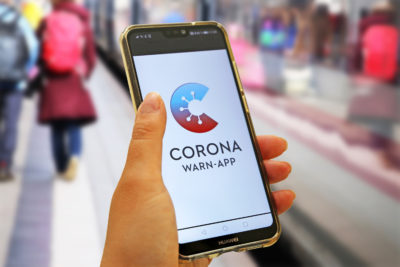 Die Corona-Warn-App steht in den Startlöchern. Am Dienstagvormittag will die Bundesregierung sie vorstellen. Unterdessen sind für Hausärzte zentrale Fragen für die Praxis noch offen. Immerhin eine ist geklärt: Wie ein SARS2-Test nach der Warnung abgerechnet werden kann.