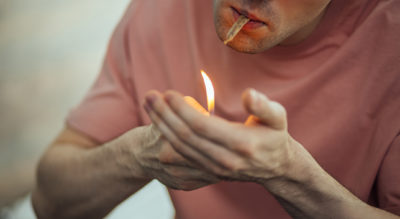 Cannabis steht für einen alternativen Lebensstil und ist besonders bei Jugendlichen und jungen Erwachsenen beliebt. Daniela Ludwig, Drogenbeauftragte der Bundesregierung, sieht diese Entwicklung kritisch. Ihrer Auffassung nach werden mögliche Folgen des Cannabis-Konsums verharmlost. Cannabis könne Leben ruinieren.