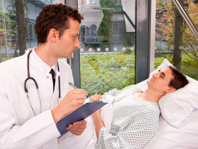 Palliative Begleitung ist für viele Ärzte ein schwieriges Themenfeld. Viele fühlen sich unsicher.