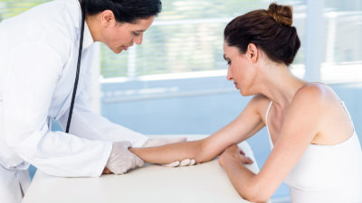 Kleine Chirurgie als Selbstzahlerleistung ist in der Praxis immer häufiger gefragt. Die GOÄ sieht dafür eine Fülle an Ziffern vor – abhängig von der Art des Eingriffs.