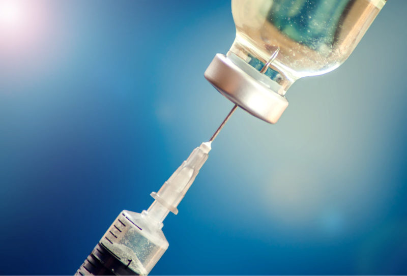 Die STIKO empfiehlt nun allen Kindern und Jugendlichen im Alter von 12 bis 14 Jahren eine Impfung gegen Meningokokken der Serogruppen A,C,W und Y. Gleichzeitig entfällt die bisherige Standardimpfempfehlung gegen Meningokokken C für Kleinkinder.