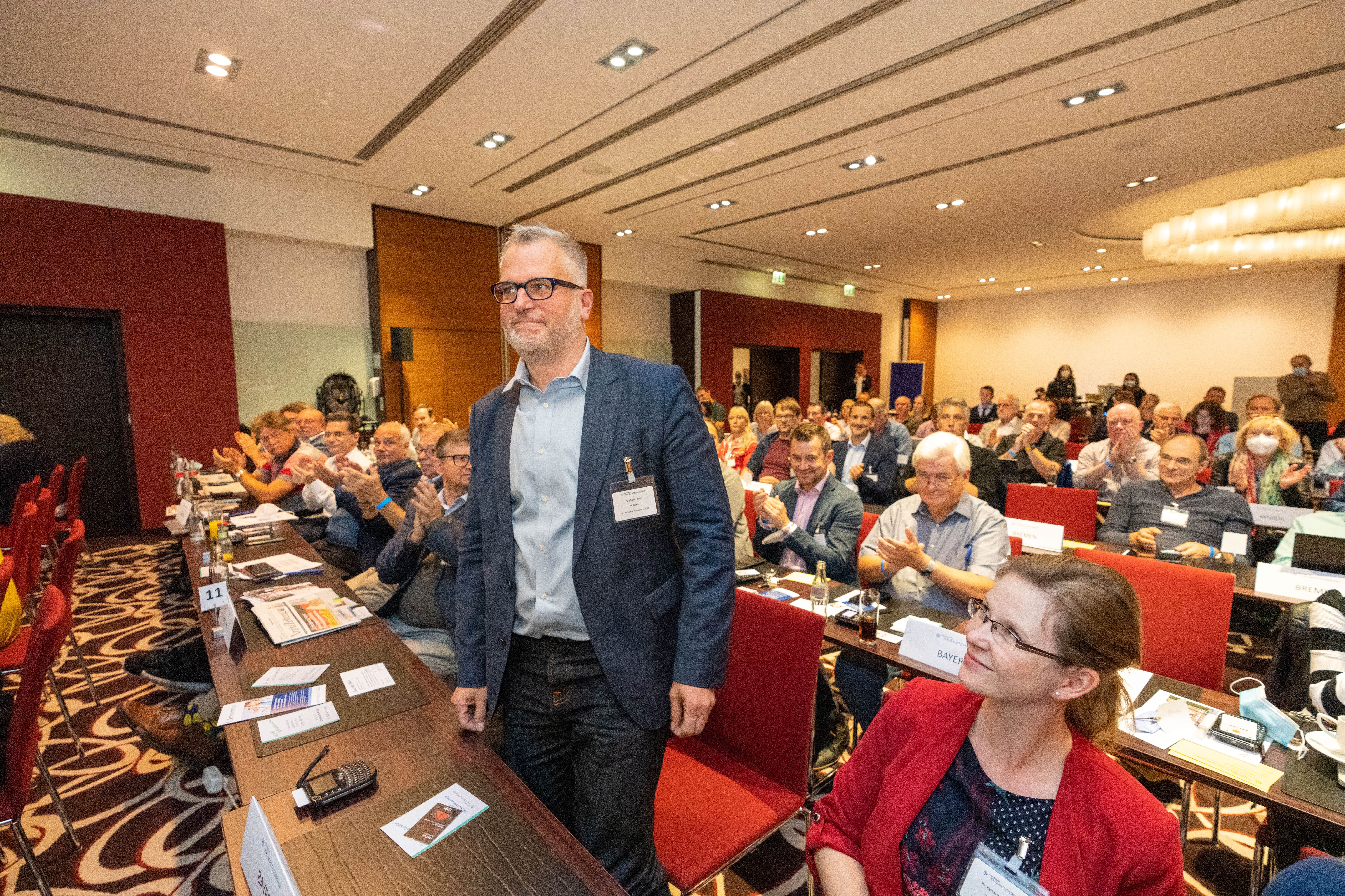 Am zweiten Tag des diesjährigen 42. Deutschen Hausärztetages in Berlin hat die Delegiertenversammlung Dr. Markus Beier zum neuen 1. Stellvertretenden Bundesvorsitzenden gewählt.
