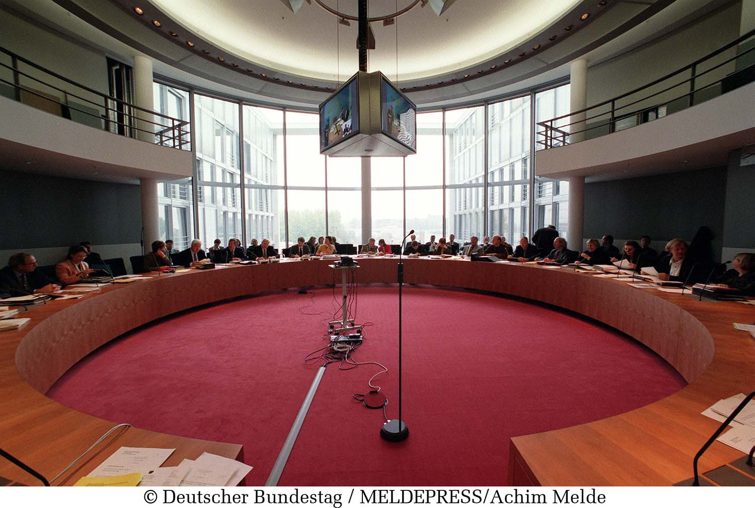 Mehr als 40 Verbände und Institutionen waren zur Diskussion der Apothekenreform im Gesundheitsausschuss des Bundestags an diesem Mittwoch (4. März)  eingeladen. Sie äußerten teils deutliche Kritik. Der Hausärztinnen- und Hausärzteverband stemmte sich unter anderem gegen eine Aufweichung des Arztvorbehalts und entstehende Doppelstrukturen – und war damit nicht allein.