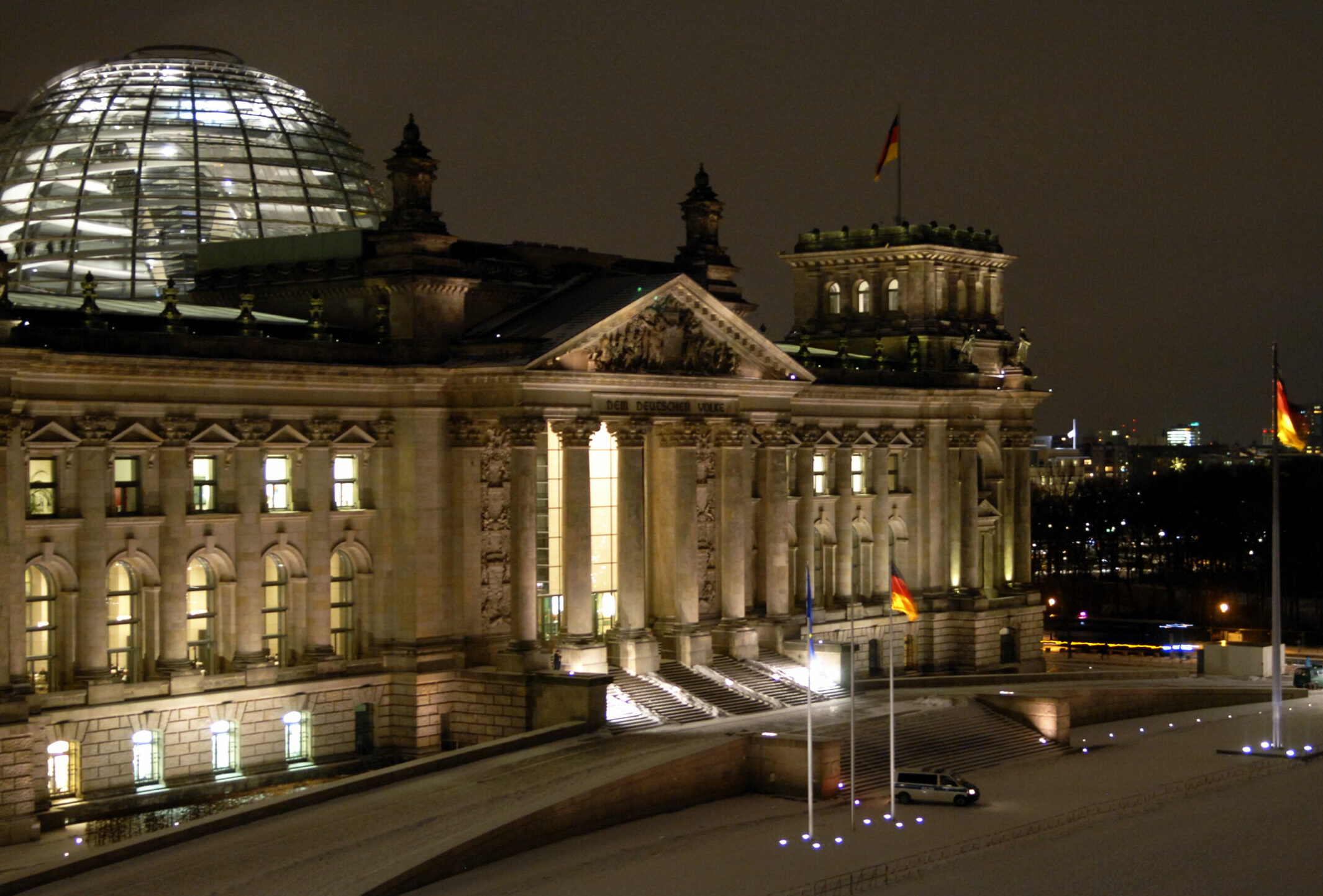 In der Nacht zum Freitag haben die Ex-Ampelparteien im Bundestag die Entbudgetierung hausärztlicher Leistungen beschlossen. Aktuelle Aussagen aus dem Bundestag, letzte Änderungen am Gesetz - und zentrale Fragen, die sich Hausarztpraxen jetzt stellen. Welche Praxen profitieren besonders, welche Leistungen sind genau betroffen, und um wie viel Geld geht es? 