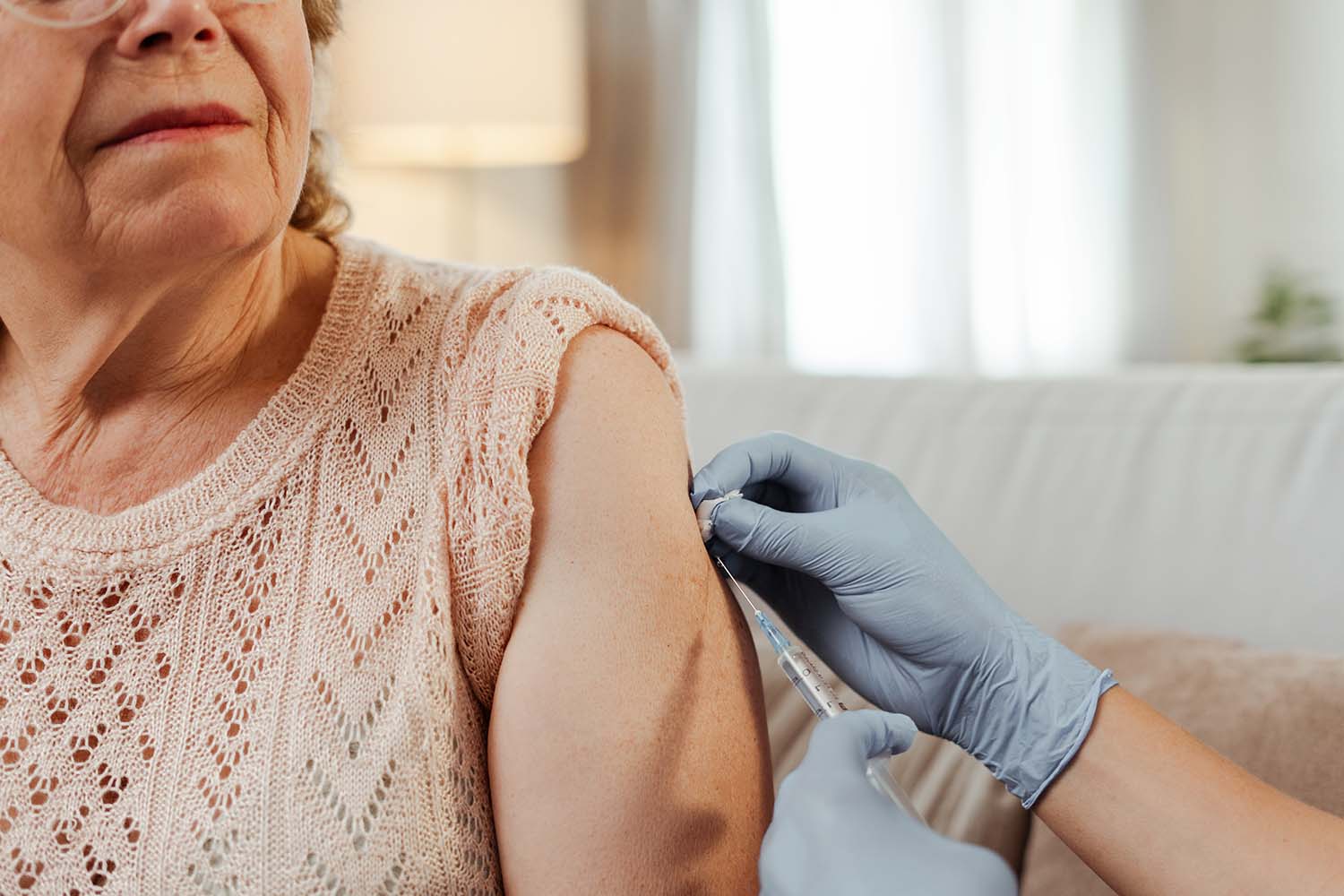 Die europäische Arzneimittelbehörde hat ihre Überprüfung des Chikungunya-Impfstoffes Ixchiq® beendet und die vorübergehende Einschränkung für Personen ab 65 Jahren aufgehoben. Bestehen bleibt die strenge Indikation.