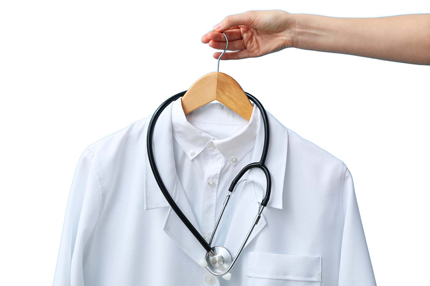 Mit einem Mitte Juli vorgelegten Gesetzentwurf möchte das Bundesgesundheitsministerium erreichen, dass ausländische Ärztinnen und Ärzte schneller in Deutschland arbeiten können. Grundsätzlich begrüßt der Hausärztinnen- und Hausärzteverband das, sieht jedoch deutlichen Klärungsbedarf. 