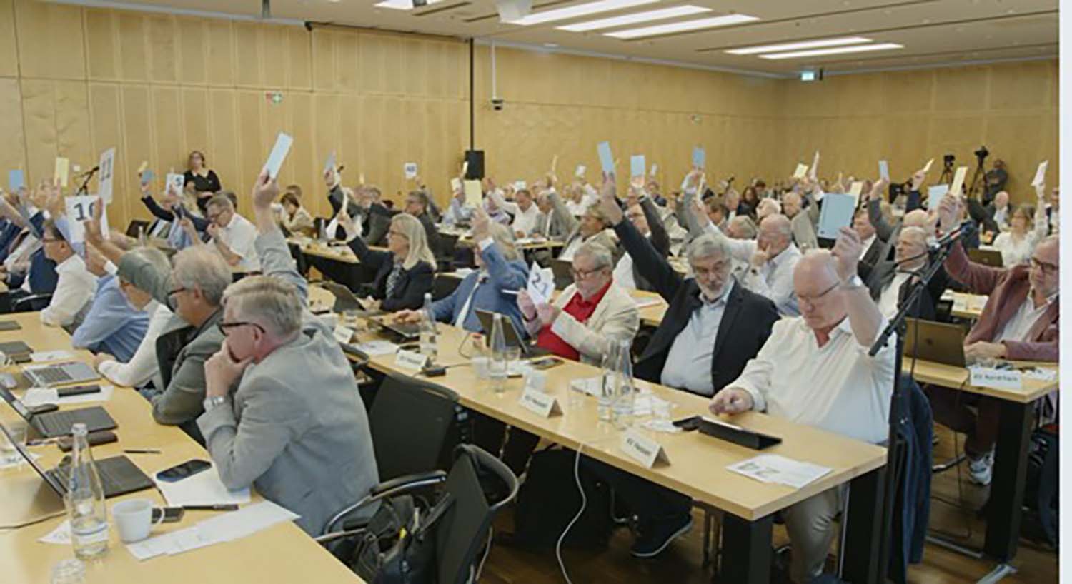 Anstatt noch mehr Milliarden in die Kliniken zu pumpen, muss die Politik endlich die Rahmenbedingungen für die ambulante Versorgung verbessern, so eine zentrale Forderung der Vertreterversammlung der Kassenärztlichen Bundesvereinigung (KBV) am Freitag (12.9.).  