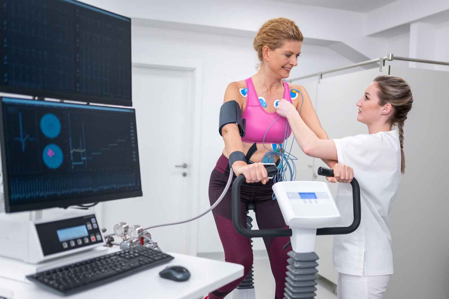 In Disease Management Programmen (DMP) werden Menschen mit DIabetes kontinuierlich betreut. Die Abrechnung ist über Einzelverträge geregelt, die in zwei Punkten weitgehend deckungsgleich sind.