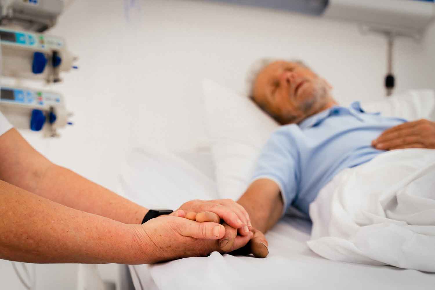 Dürfen Hausärztinnen und Hausärzte Betäubungsmittel zurücknehmen, wenn ein Patient verstorben ist und diese zum Besipiel an andere Palliativpatienten weitergeben? Hier ein Überblick über die rechtliche Lage.