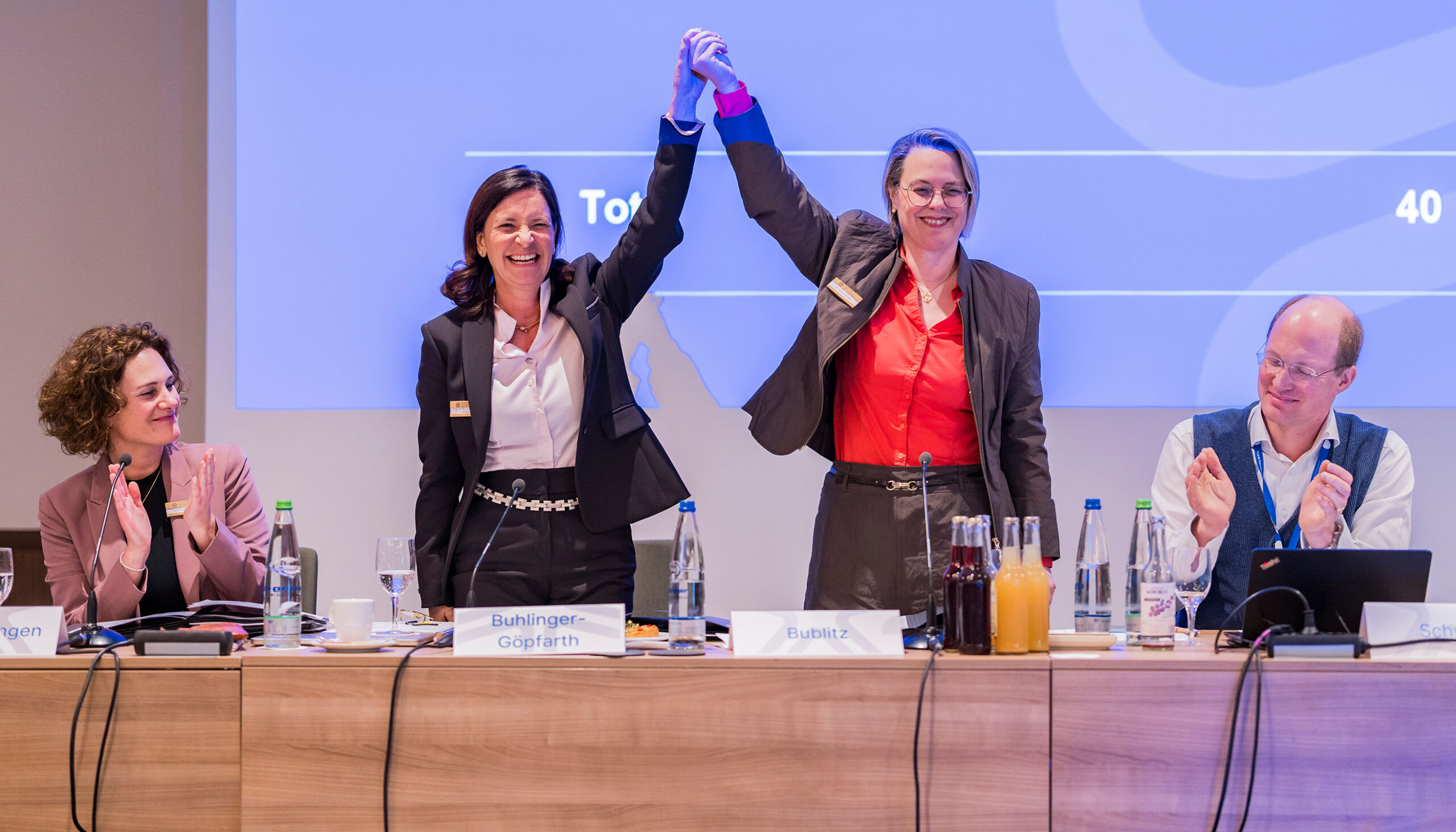 Der bisherige Vorstand des Hausärztinnen- und Hausärzteverbandes Baden-Württemberg bestreitet eine weitere Amtszeit. Ziel ist es, ein Primärversorgungssystem nach Vorbild der HZV bundesweit zu etablieren. Für die digitale Ersteinschätzung finden die Vorsitzenden deutliche Worte.