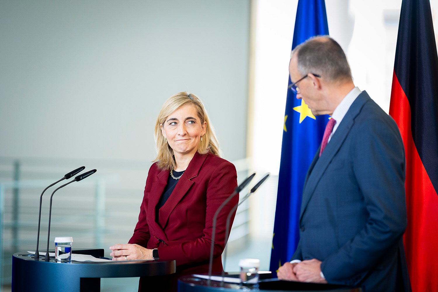 Das Bundeskabinett hat das GKV-Spargesetz durchgewunken. Bundeskanzler Merz und Gesundheitsministerin Warken treten lobend vor die Presse – und ernten scharfe Kritik von ärztlicher Seite. Nun wird es auf Nachschärfungen ankommen – andernfalls, so der Hausärztinnen- und Hausärzteverband, komme es zu „Protestaktionen“.