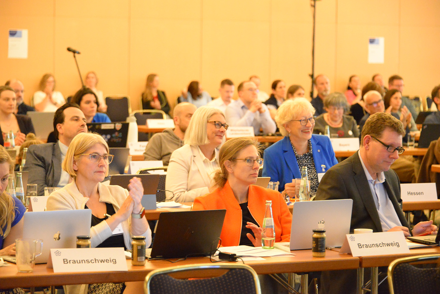 Die AG Digitales im Hausärztinnen- und Hausärzteverband hat das aktuell kursierende Digital-Gesetz unter die Lupe genommen - und in Magdeburg positive Punkte für Praxen wie auch klare Kritik vorgetragen. Die Digitalisierung müsse sich konsequent an der Versorgung ausrichten. 