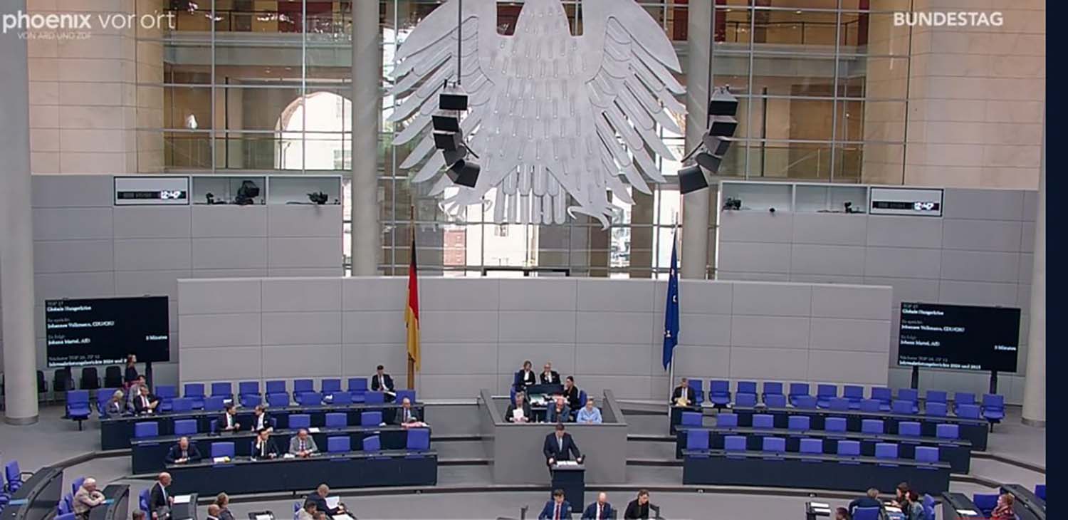 CDU/CSU und SPD stimmten am Freitag (22.5.) im Bundestag für die Apothekenreform. „Diese Reform schafft Schmalspurmedizin in Apotheken und schwächt die Praxen“, kritisiert der Hausärztinnen- und Hausärzteverband zusammen mit weiteren Verbänden.
